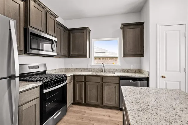 $2,270 | 320 Julian Davis Drive, Venus, TX 76084