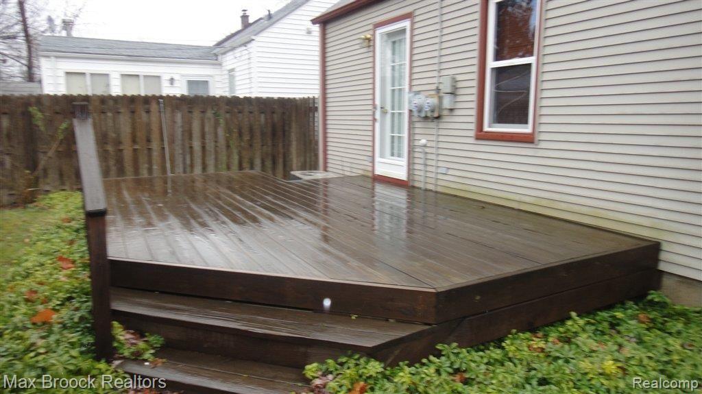 828 Cambridge Road Berkley, MI 48072 - Photo 14 of 15 Spacious deck