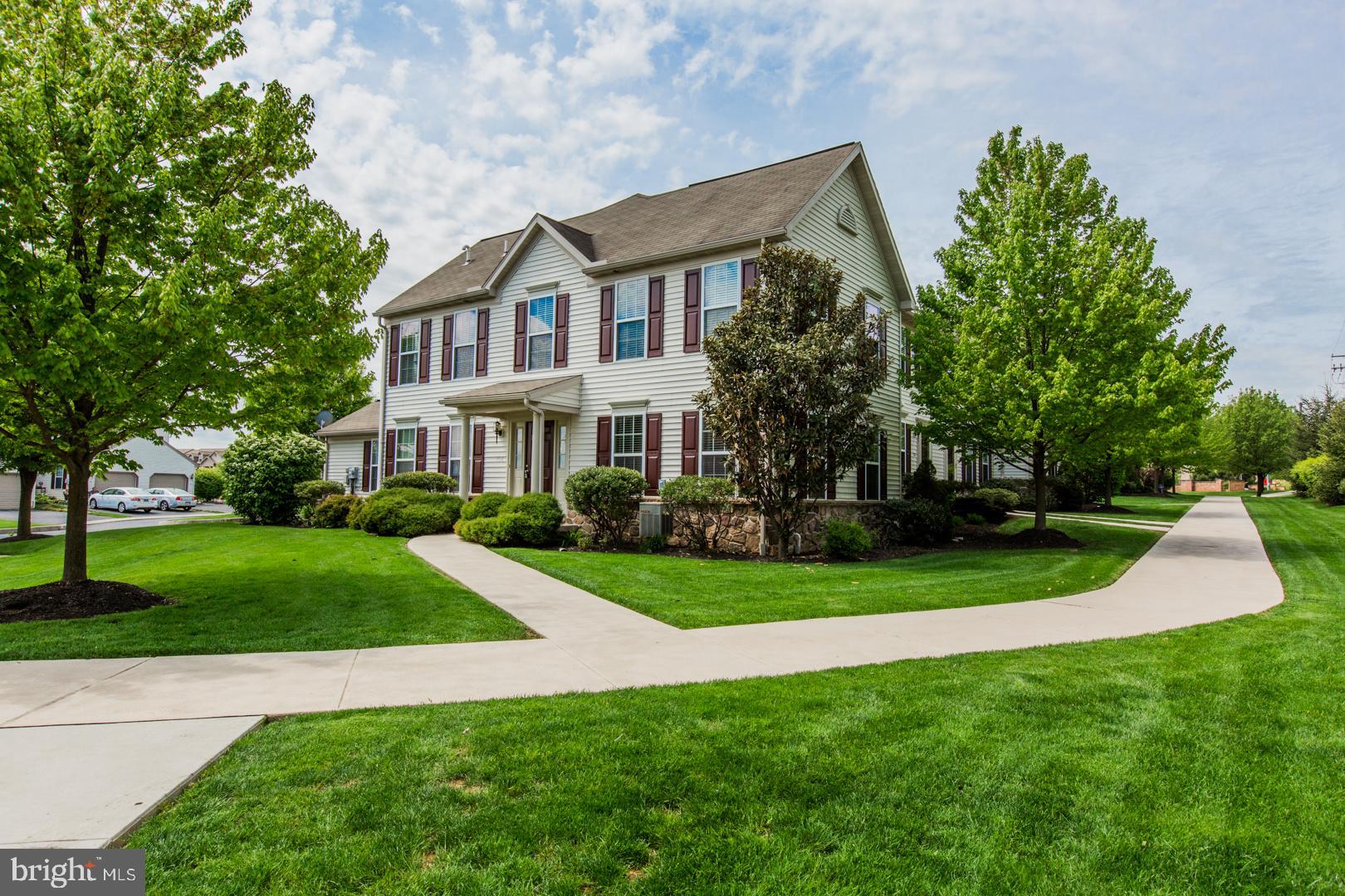 726 East Newport Road Lititz, PA 17543 - Photo 1 of 44