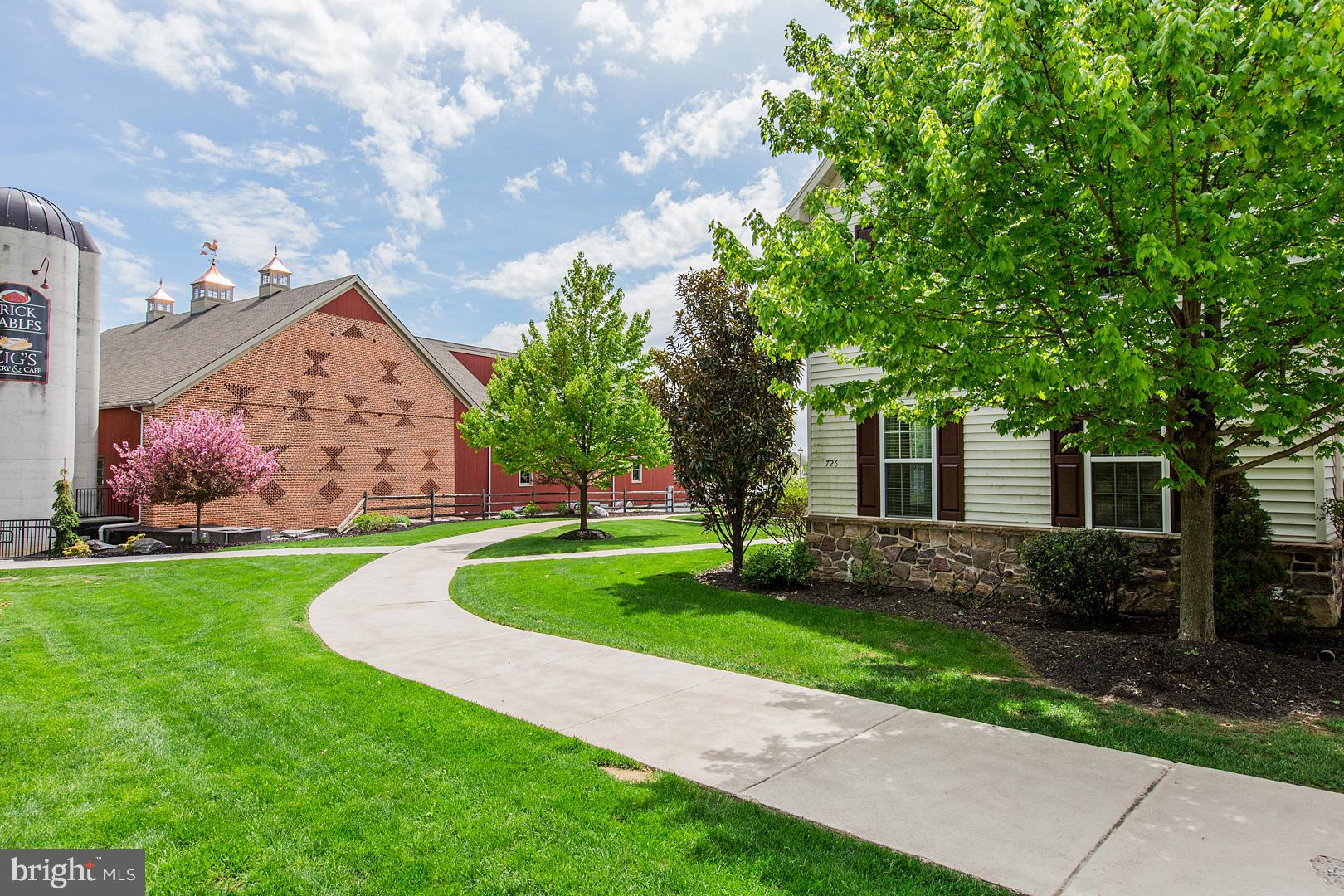 726 East Newport Road Lititz, PA 17543 - Photo 4 of 44
