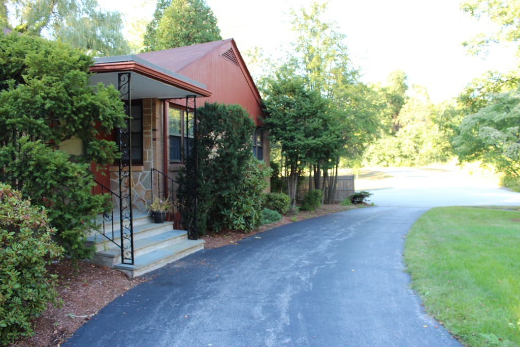 65 Kinnicutt Road Worcester, MA 01602 - Photo 2 of 25 Gallery Image 2