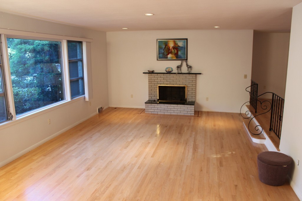 65 Kinnicutt Road Worcester, MA 01602 - Photo 8 of 25 Gallery Image 8