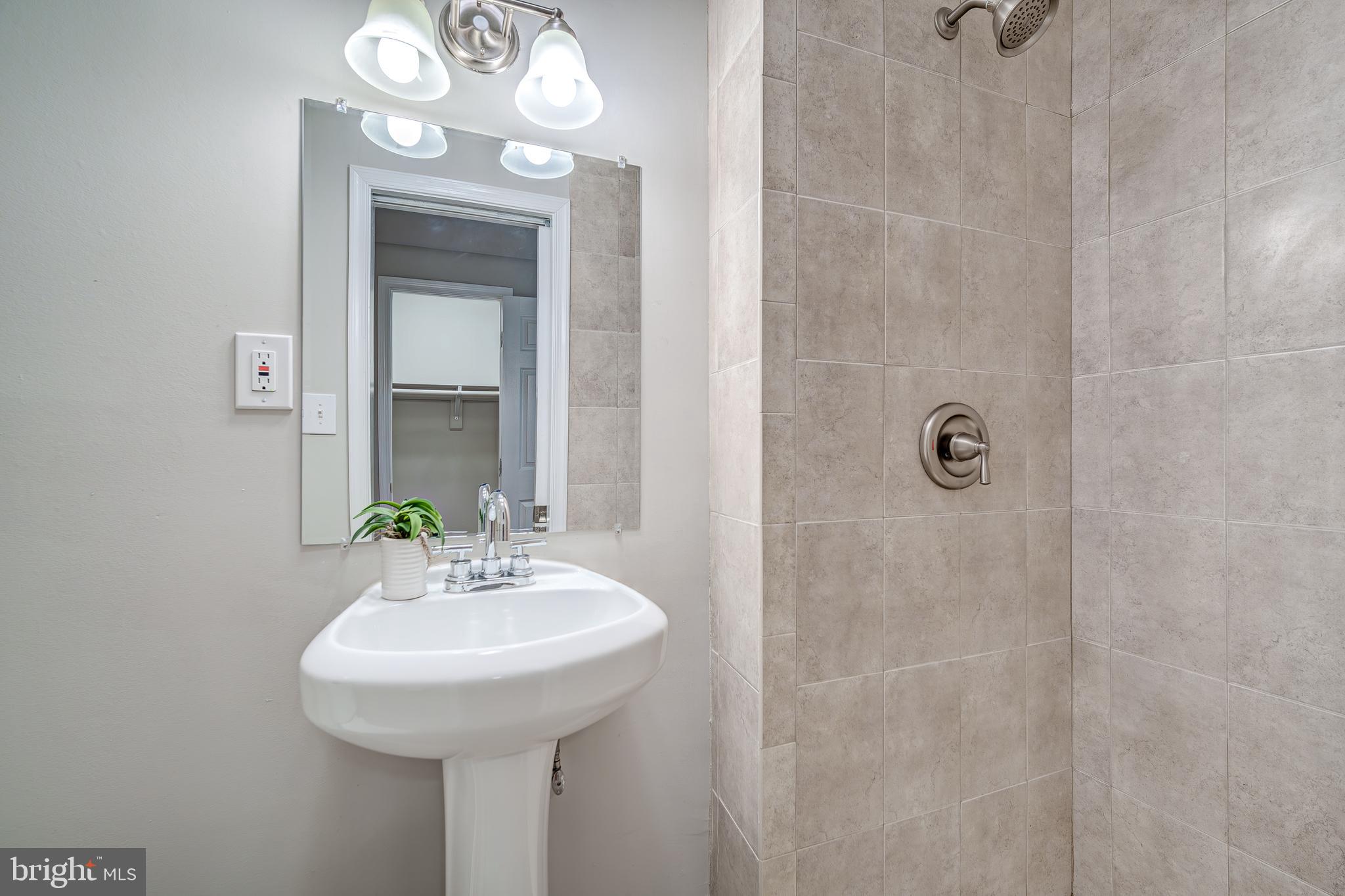 1107 Clarke Street Herndon, VA 20170 - Photo 35 of 44 Primary Bathroom