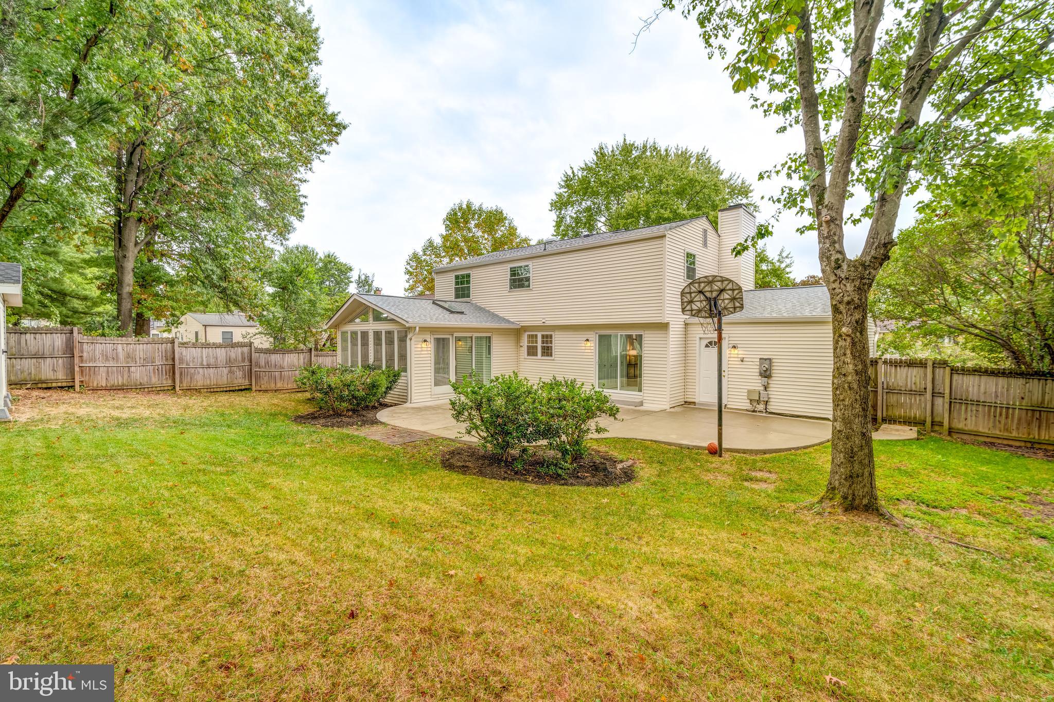 1107 Clarke Street Herndon, VA 20170 - Photo 5 of 44 Huge Yard