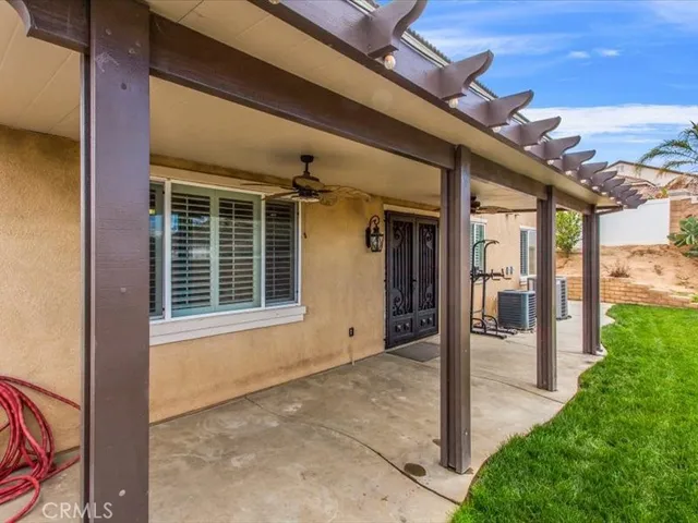 a view of house with backyard and porch