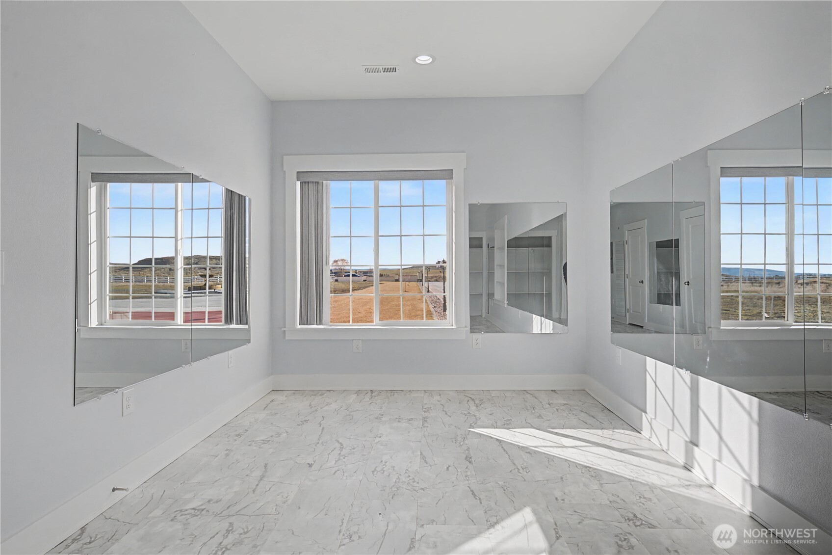 21347 Rd D.5 Soap Lake, WA 98851 - Photo 27 of 40 an empty room with windows