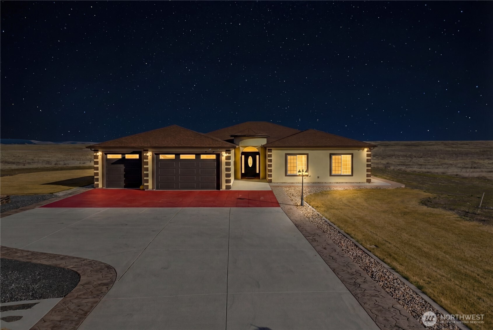 21347 Rd D.5 Soap Lake, WA 98851 - Photo 40 of 40 a front view of a house with a yard