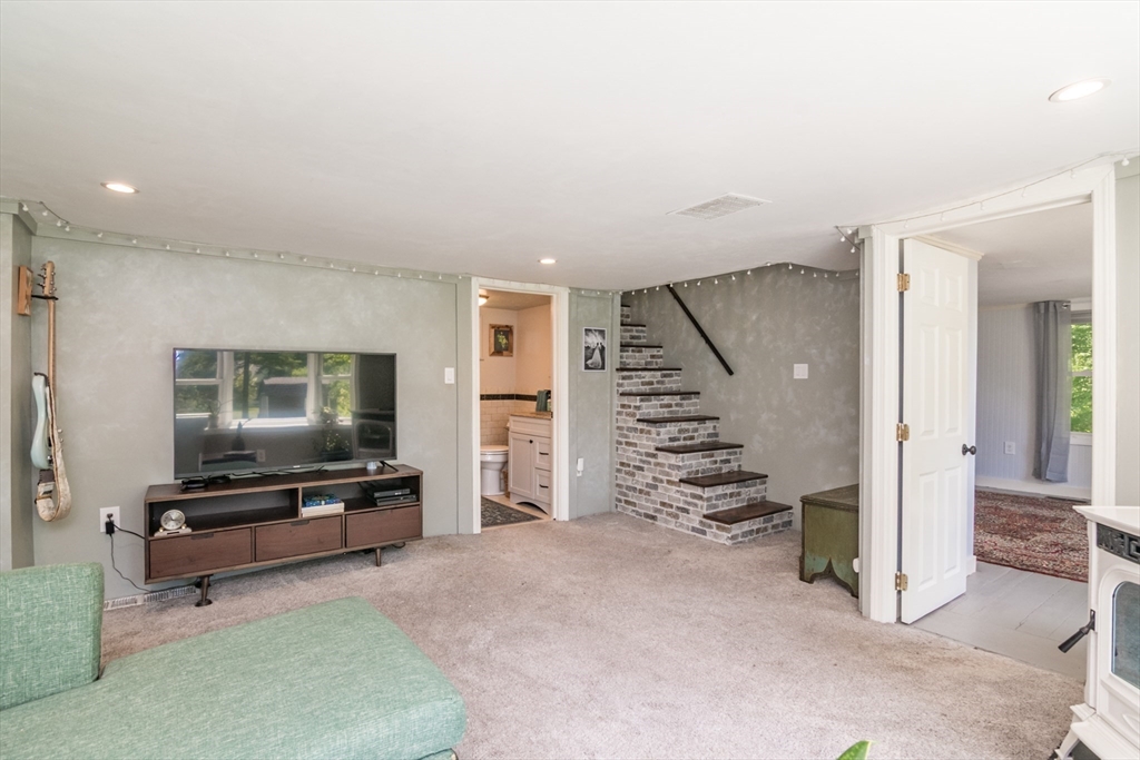 44 Linseed Road Hatfield, MA 01088 - Photo 11 of 37