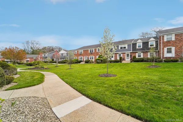 $319,000 | 103 Doxbury Lane, Suffern, NY 10901