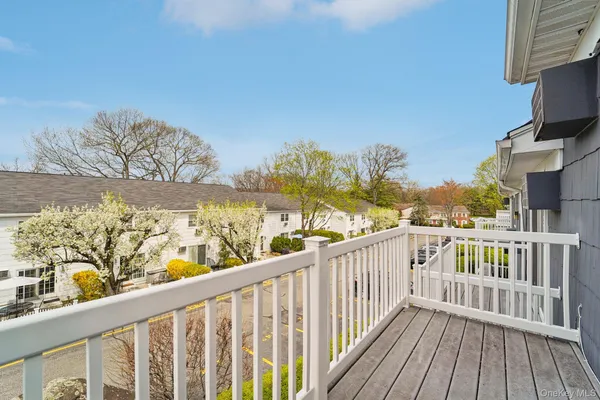 $319,000 | 103 Doxbury Lane, Suffern, NY 10901