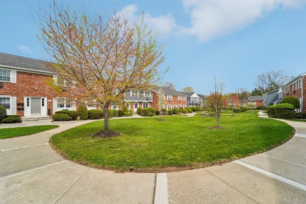 $319,000 | 103 Doxbury Lane, Suffern, NY 10901