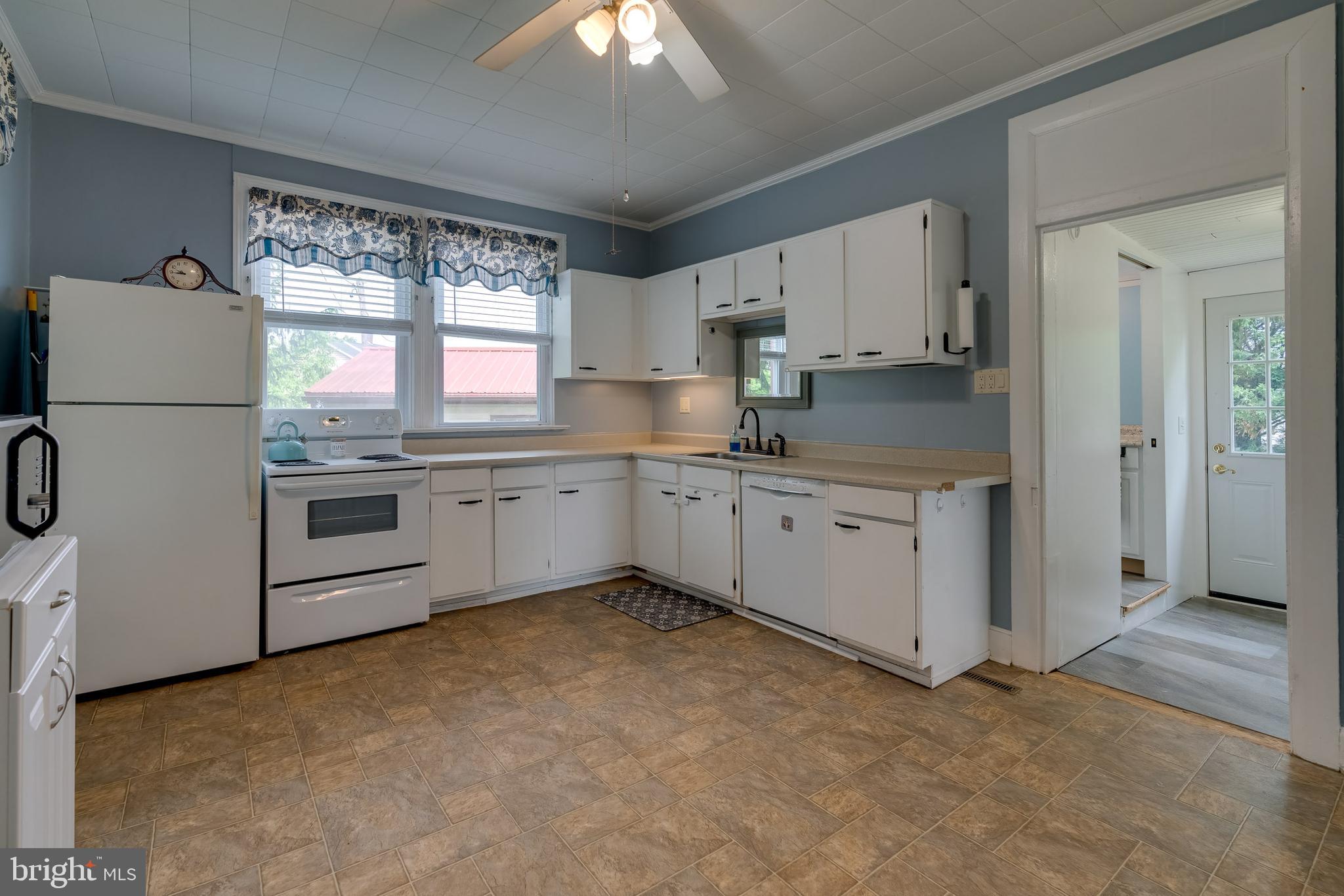 3085 Lewisberry Road York, PA 17404 - Photo 7 of 32 Large, open kitchen