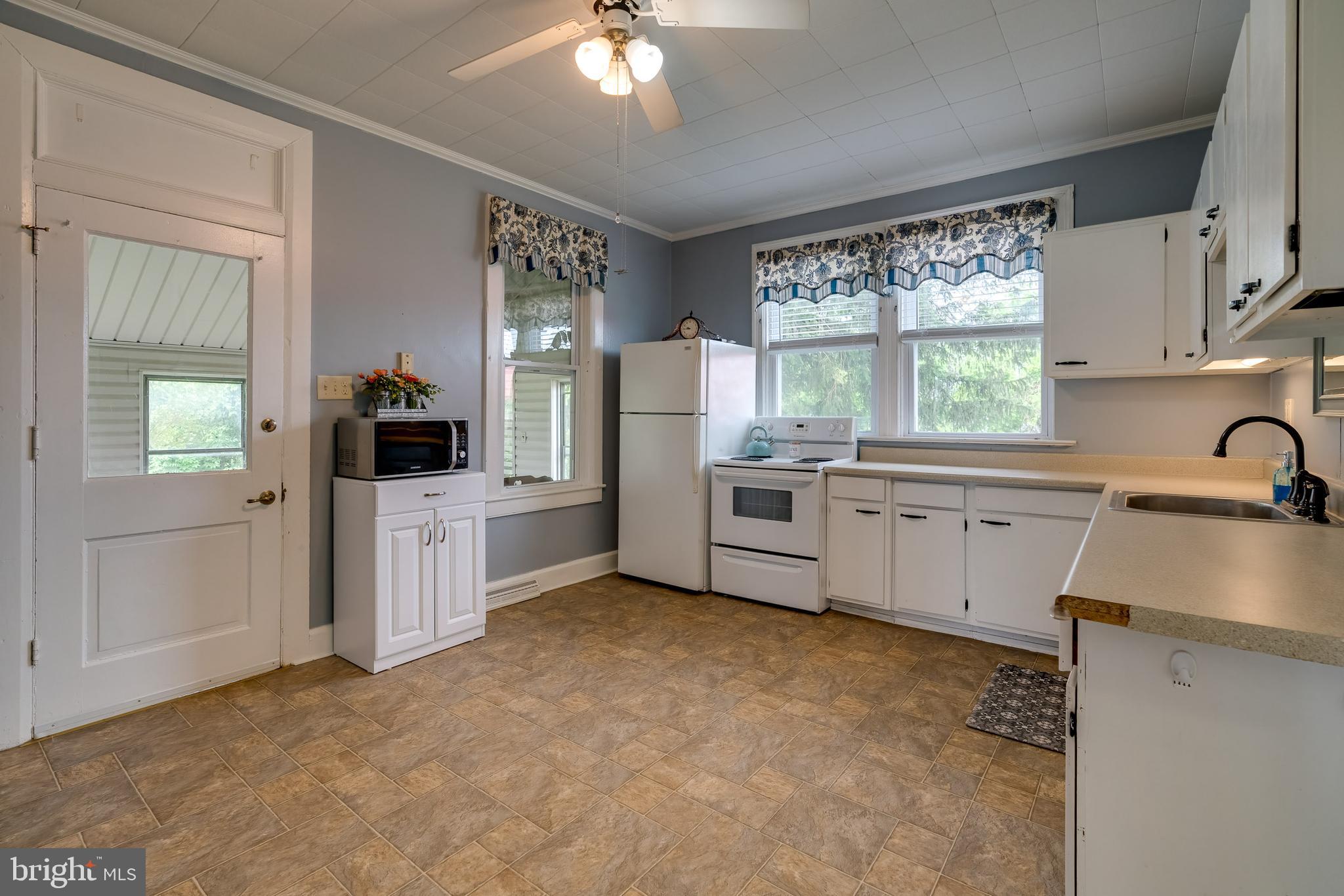 3085 Lewisberry Road York, PA 17404 - Photo 9 of 32 Gallery Image 9