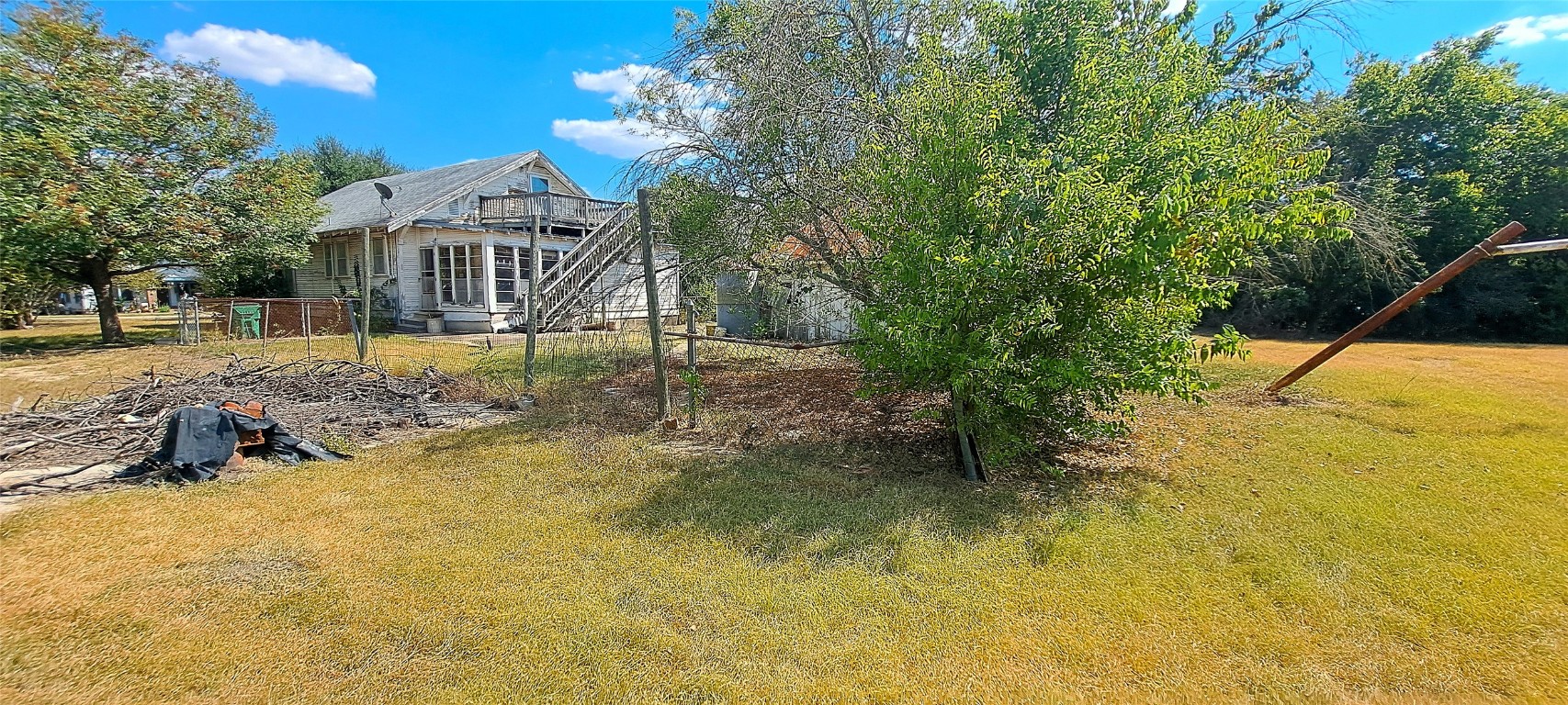 507 Sloan Street Taylor, TX 76574 - Photo 2 of 11 a view of a yard with yellow house