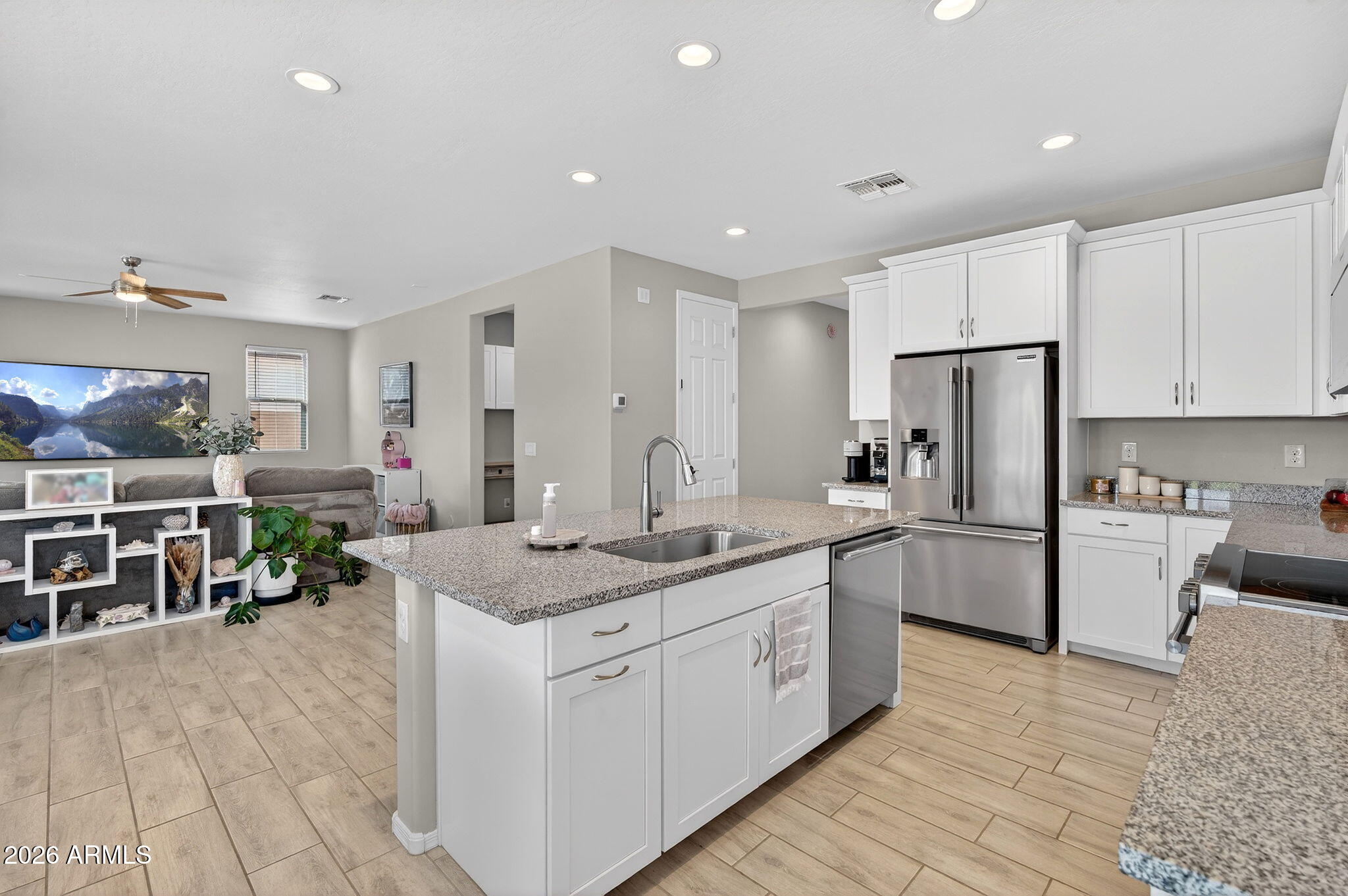 44127 West Palo Olmo Road Maricopa, AZ 85138 - Photo 11 of 40 Kitchen/Family room