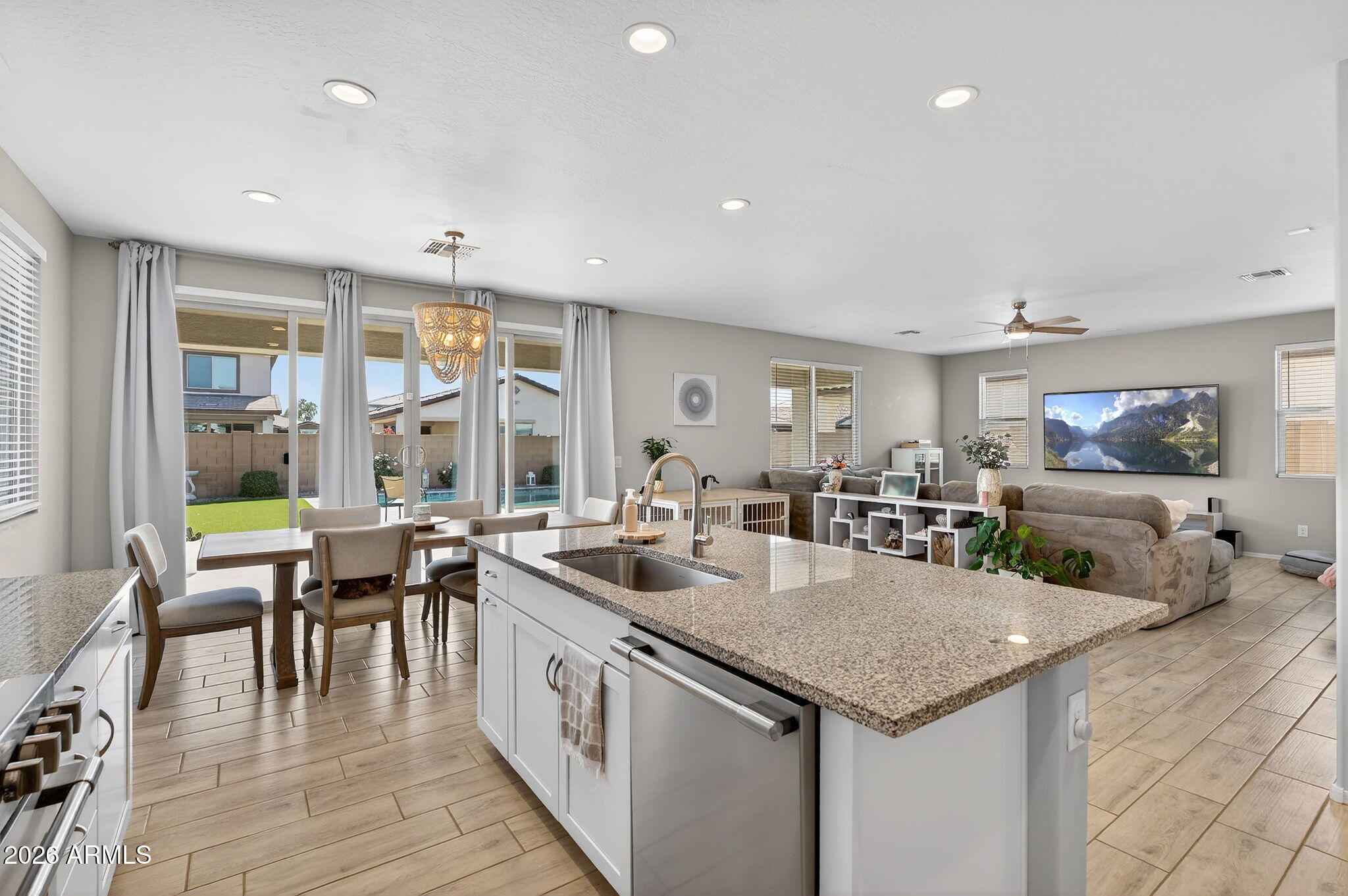 44127 West Palo Olmo Road Maricopa, AZ 85138 - Photo 12 of 40 Kitchen/Family room