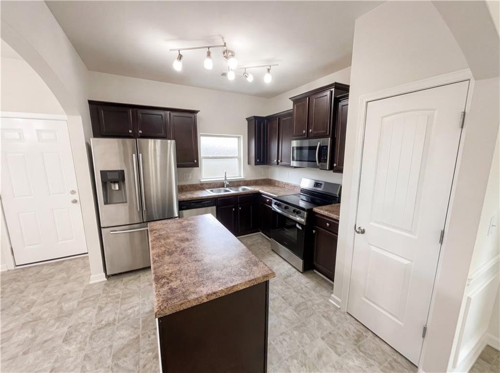 3172 Broadleaf Trail Road Fairburn, GA 30213 - Photo 2 of 20