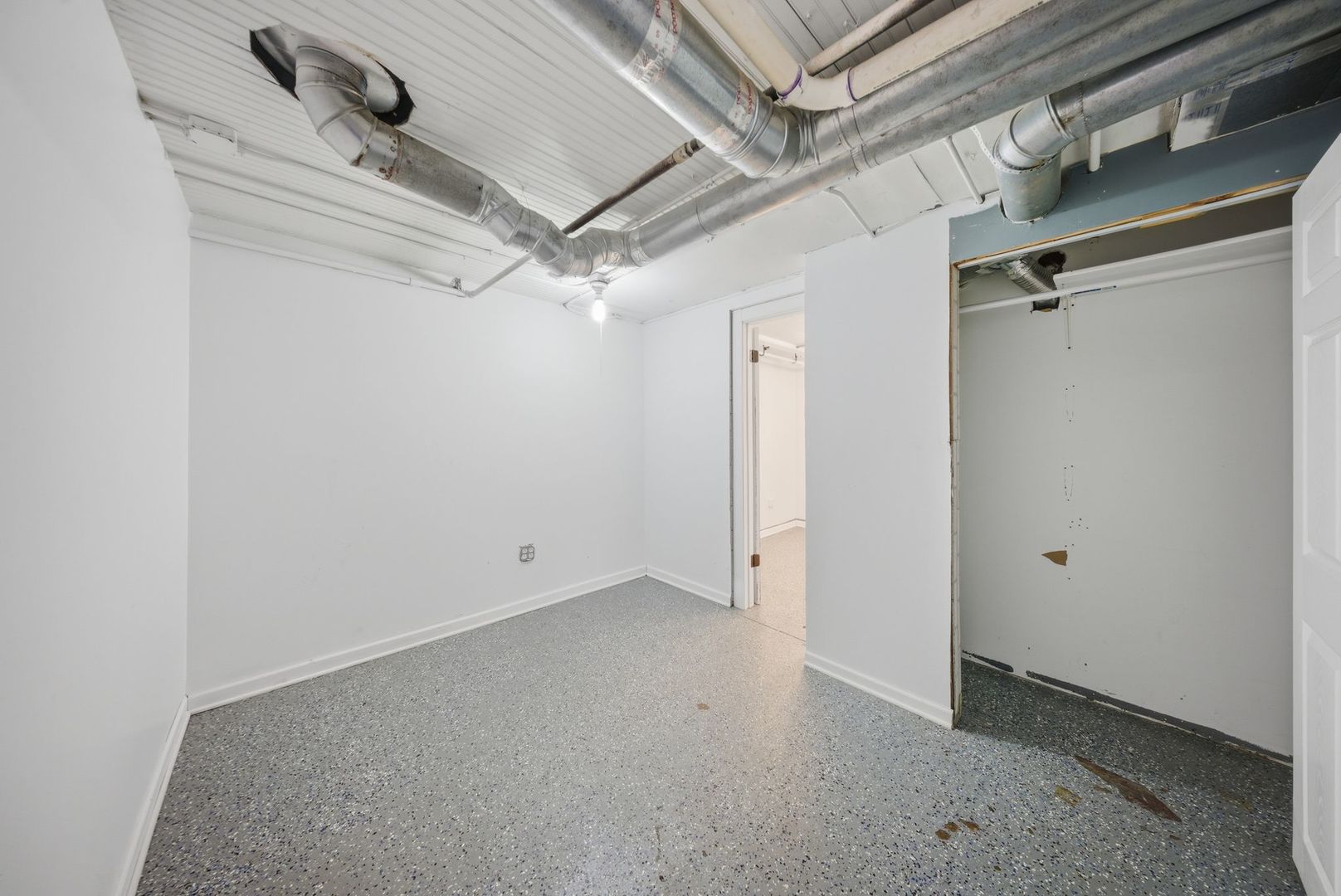 1059 Larkin Avenue Elgin, IL 60123 - Photo 17 of 25 a view of small space