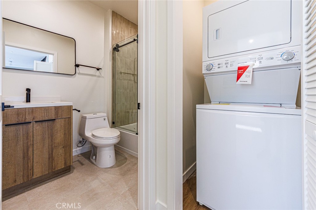 1859 1/2 South Crenshaw Boulevard, Unit 1/2 Los Angeles, CA 90019 - Photo 16 of 27