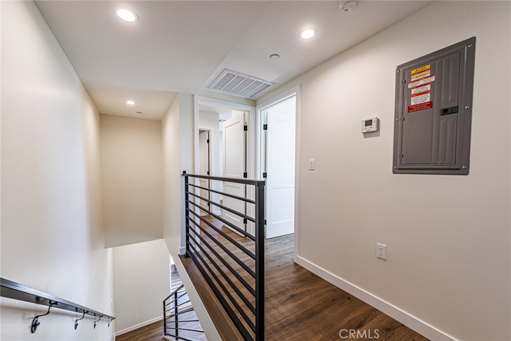 1859 1/2 South Crenshaw Boulevard, Unit 1/2 Los Angeles, CA 90019 - Photo 21 of 27