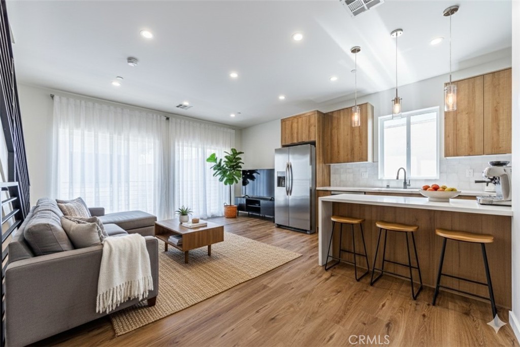 1859 1/2 South Crenshaw Boulevard, Unit 1/2 Los Angeles, CA 90019 - Photo 3 of 27