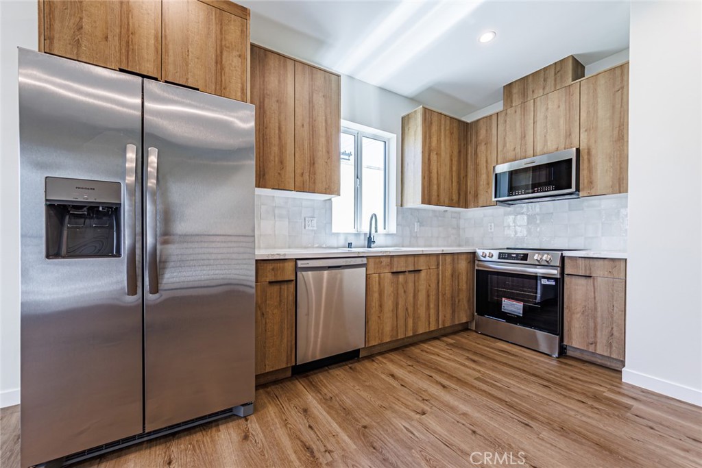 1859 1/2 South Crenshaw Boulevard, Unit 1/2 Los Angeles, CA 90019 - Photo 9 of 27