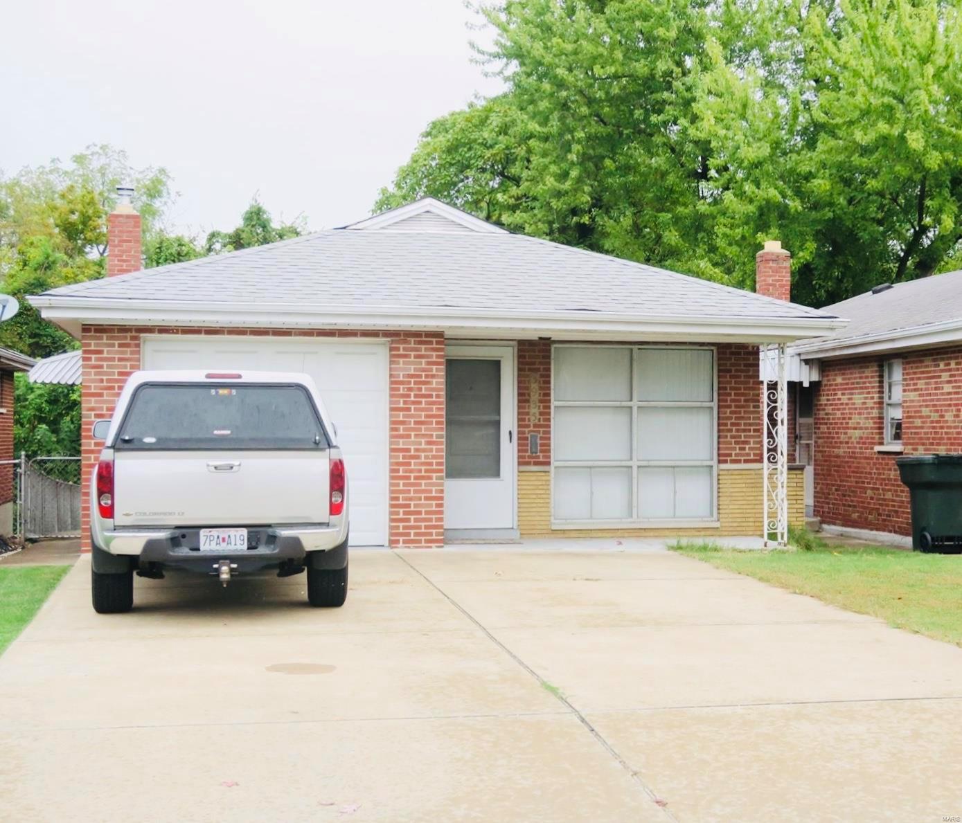 3935 Weber Road St. Louis, MO 63123 - Photo 1 of 16