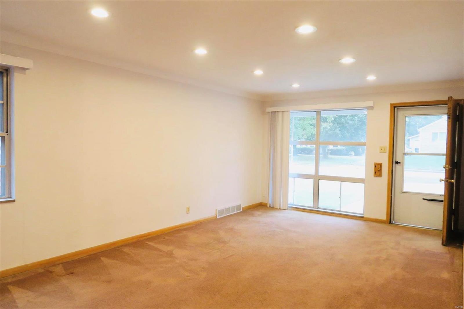 3935 Weber Road St. Louis, MO 63123 - Photo 3 of 16
