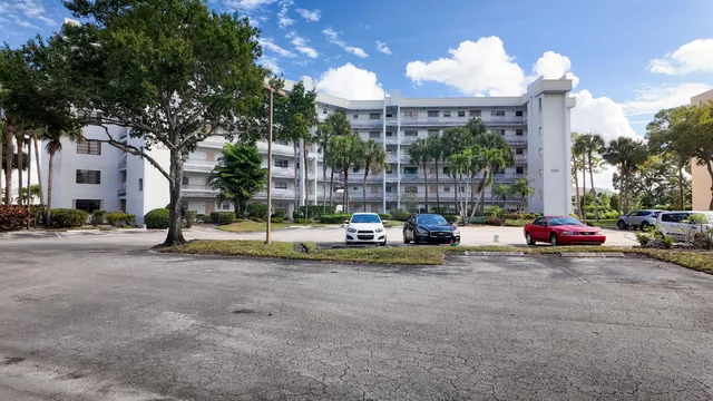 $1,800 | 4640 Lucerne Lakes Boulevard West, Unit 502, Lake Worth, FL 33467