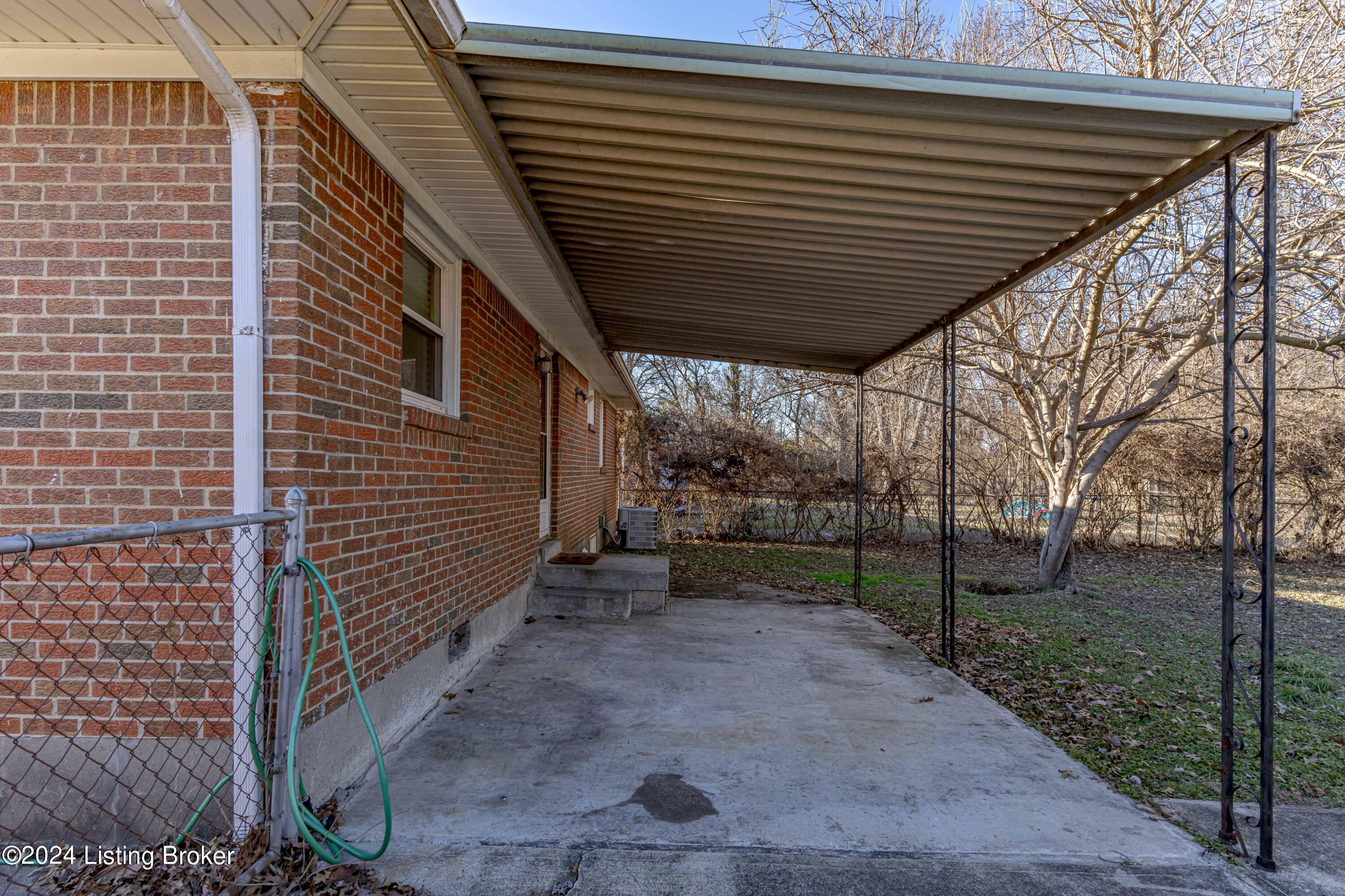 3417 Buckeye Road Louisville, KY 40216 - Photo 14 of 19 3417 Buckeye Court-04342