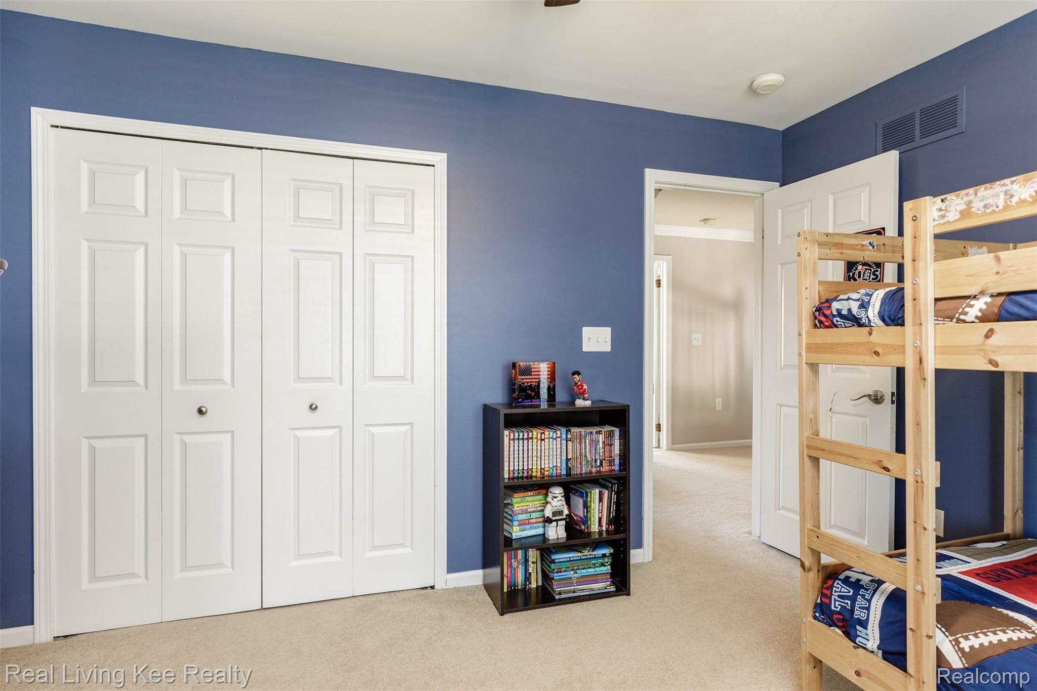 359 Silvervale Drive Rochester, MI 48309 - Photo 27 of 36 359 Silvervale Dr-26.jpg