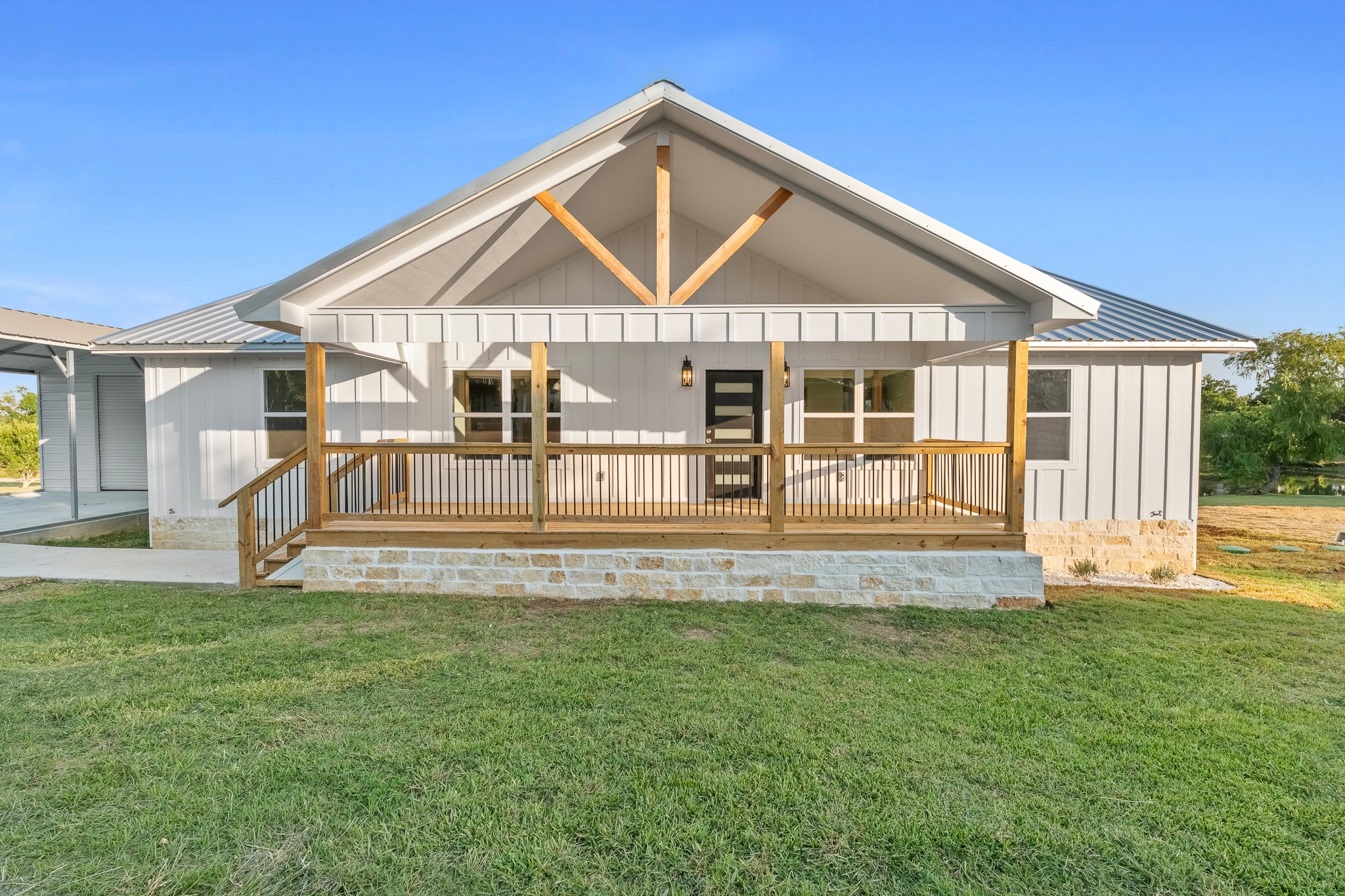 90 Cool Crest Point Blank, TX 77364 - Photo 37 of 40 a front view of a house with a yard