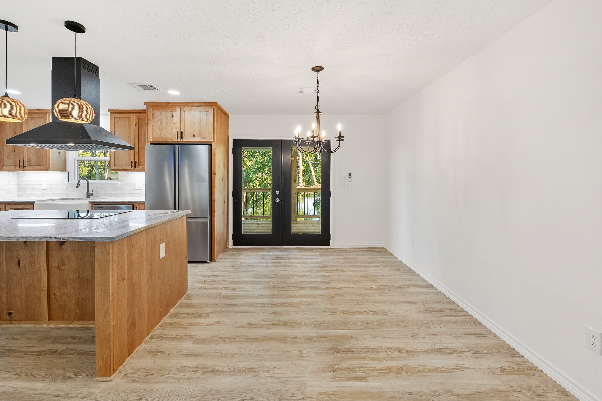 90 Cool Crest Point Blank, TX 77364 - Photo 9 of 40 a kitchen with stainless steel appliances granite countertop a refrigerator a sink dishwasher a oven and a dining table with wooden floor