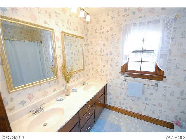 5319 Graymoss Road Richmond, VA 23234 - Photo 20 of 24 Bathroom