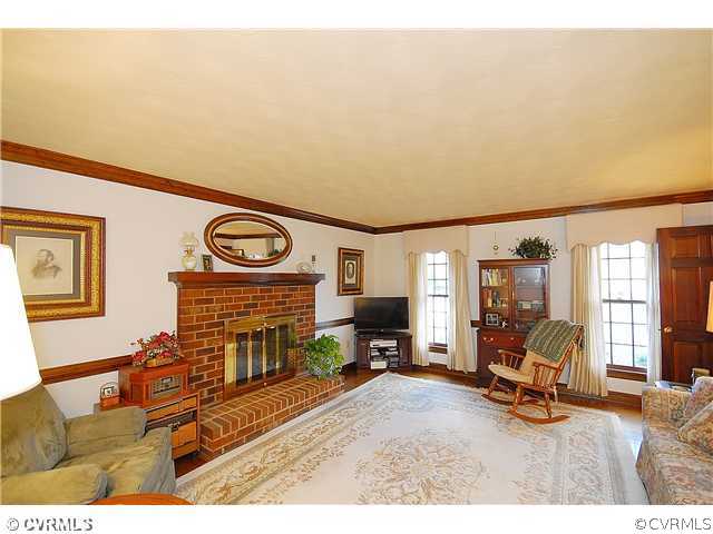 5319 Graymoss Road Richmond, VA 23234 - Photo 8 of 24 Den/Family/Great Room