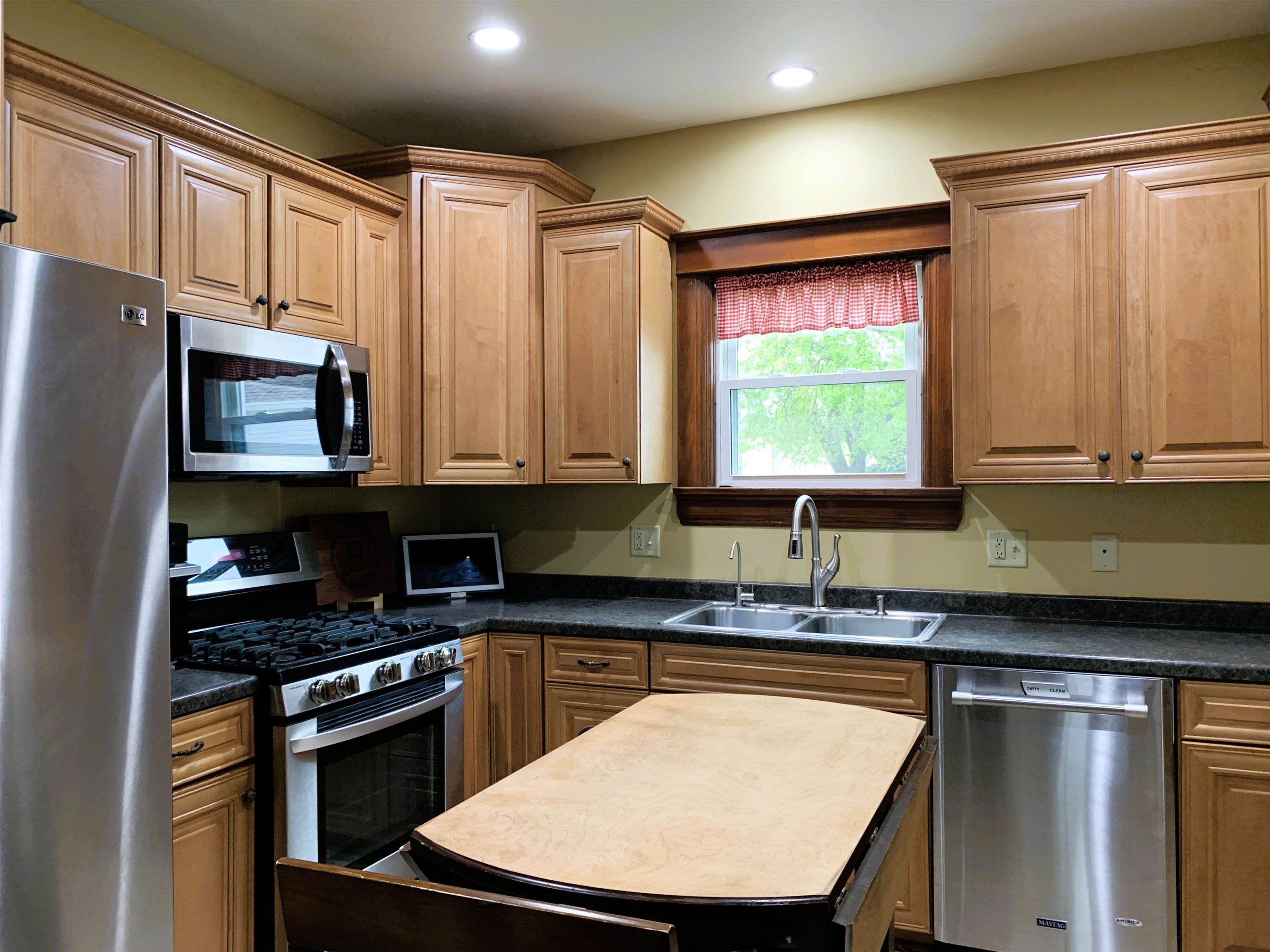 656 West James Street Columbus, WI 53925 - Photo 18 of 88
