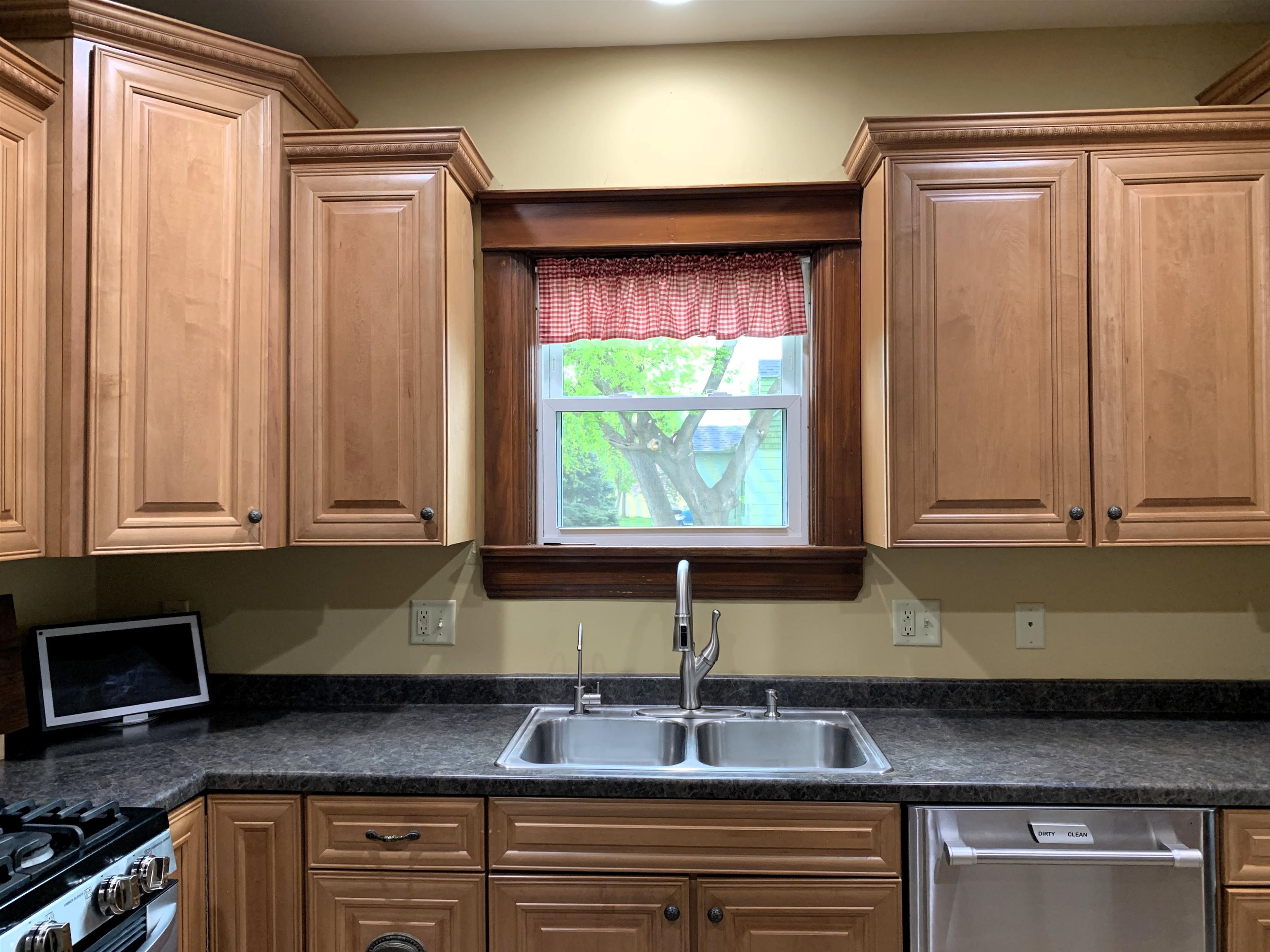 656 West James Street Columbus, WI 53925 - Photo 19 of 88
