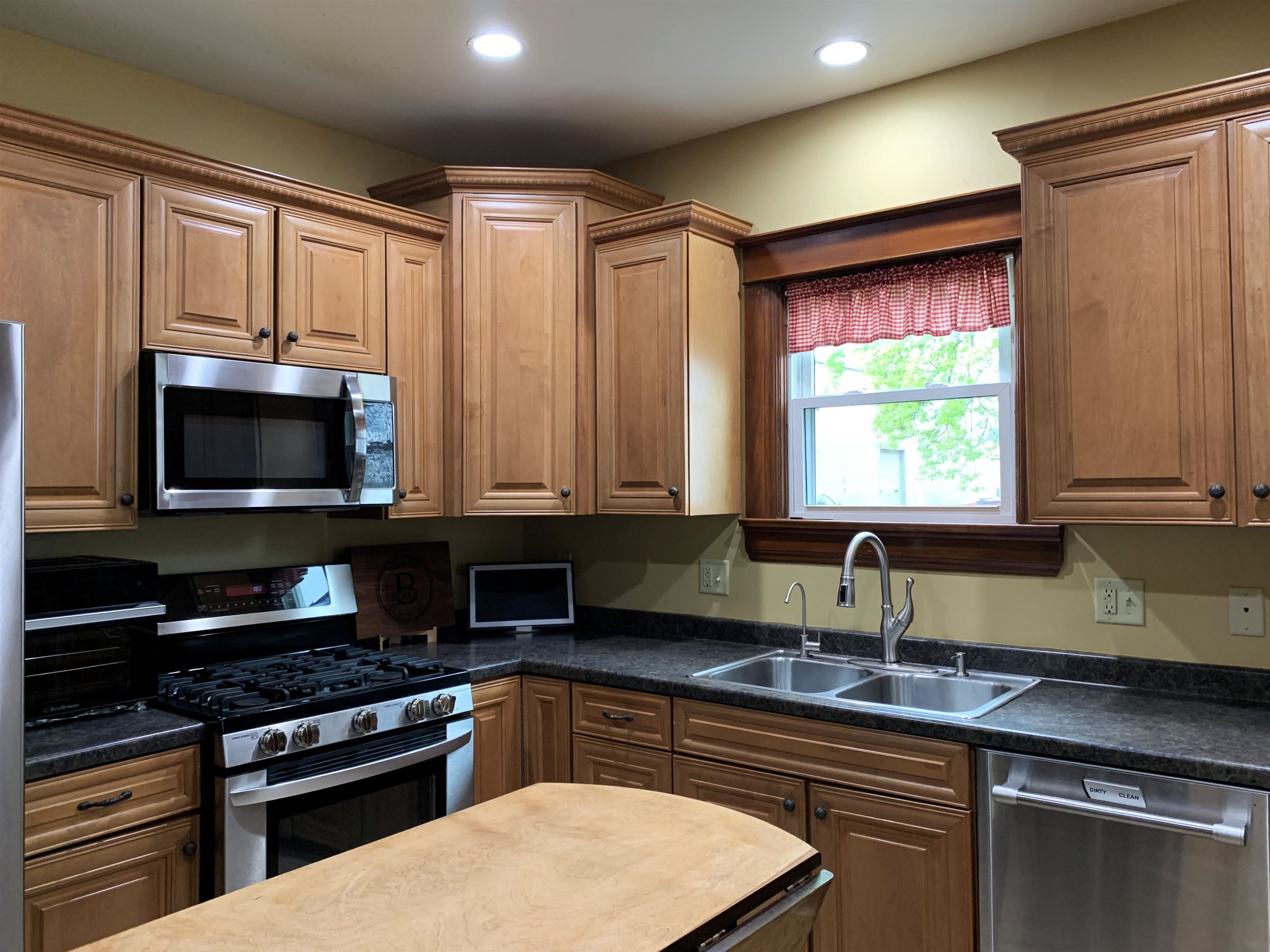 656 West James Street Columbus, WI 53925 - Photo 20 of 88