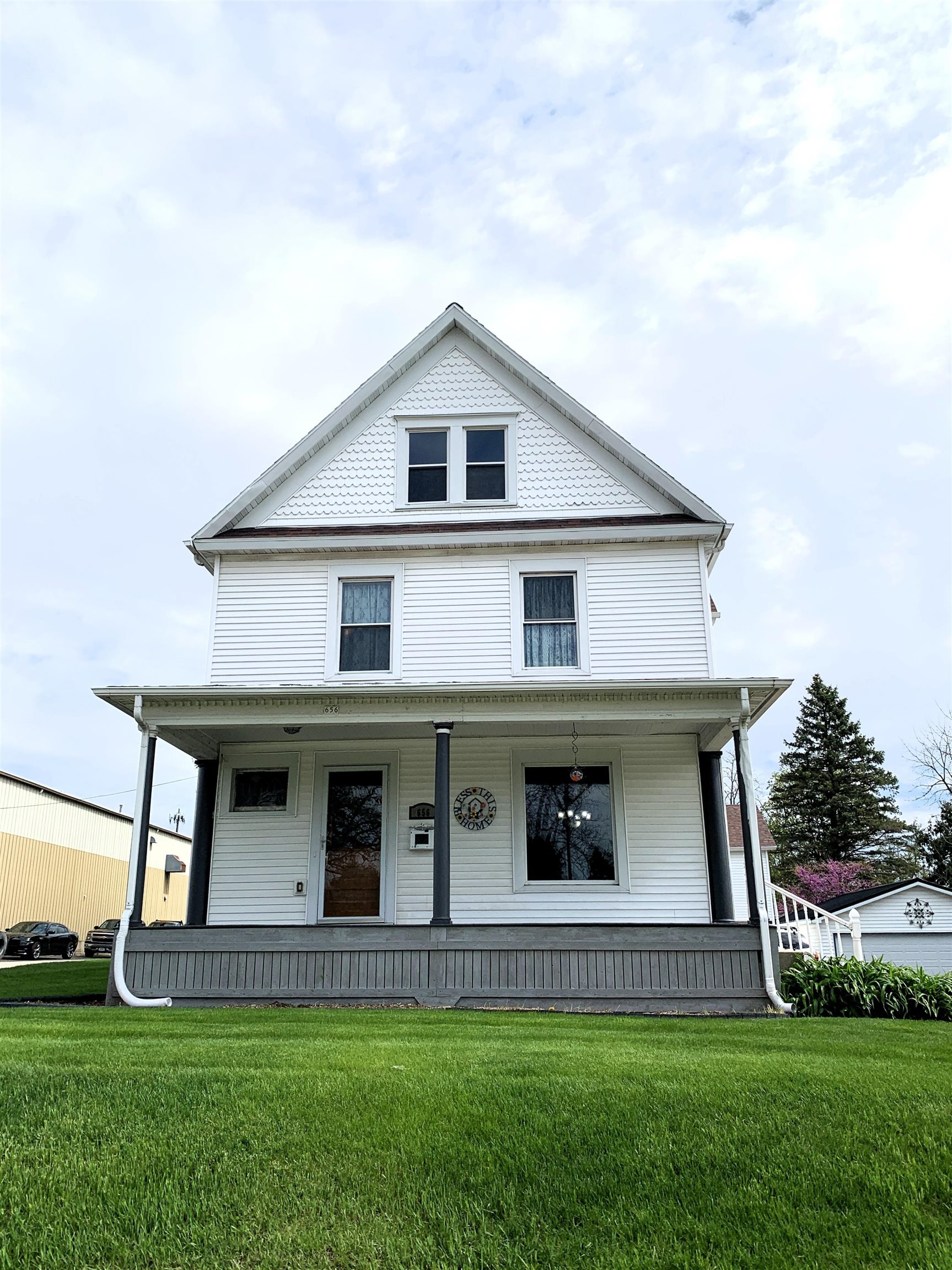 656 West James Street Columbus, WI 53925 - Photo 2 of 88