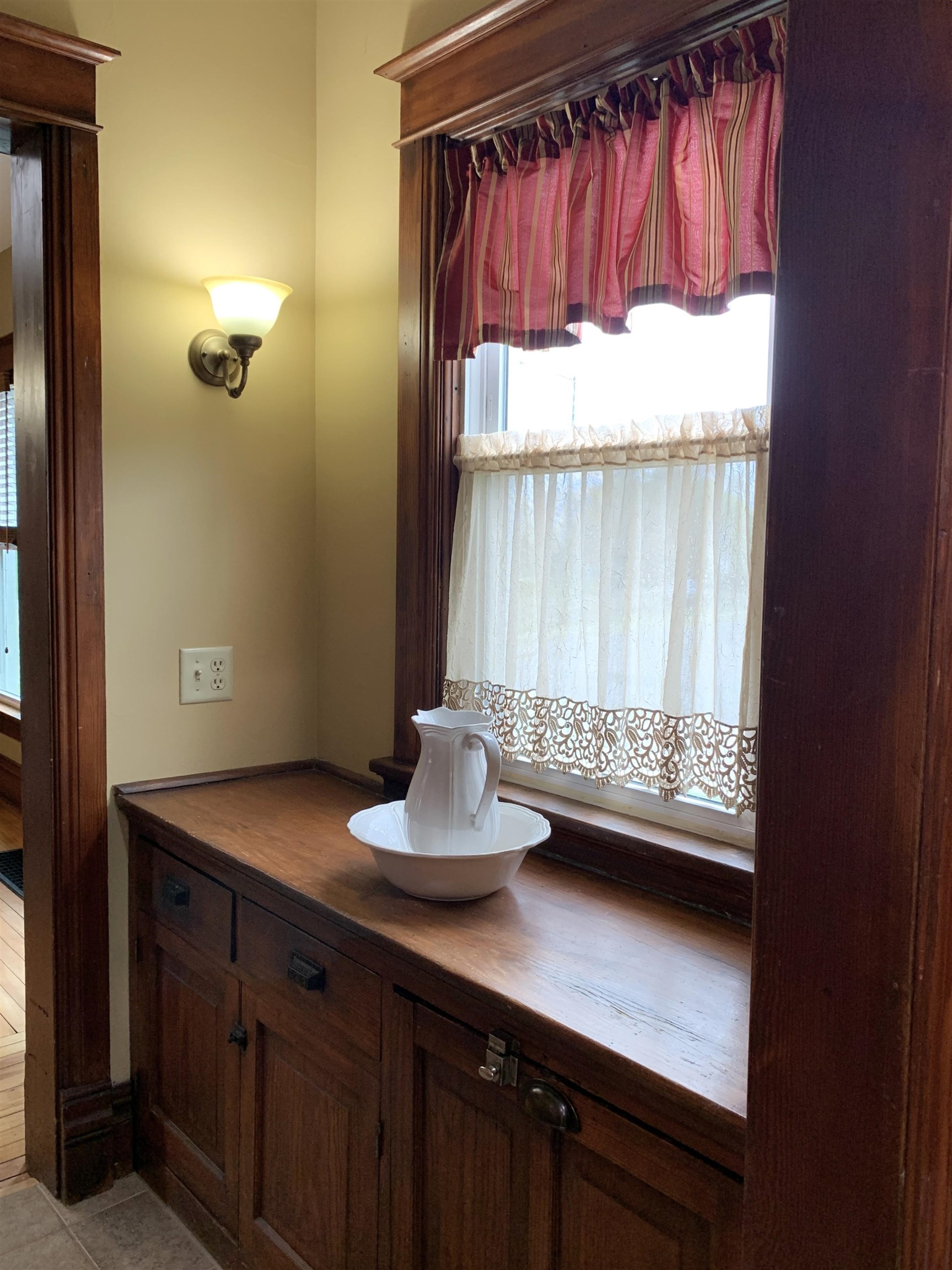 656 West James Street Columbus, WI 53925 - Photo 26 of 88