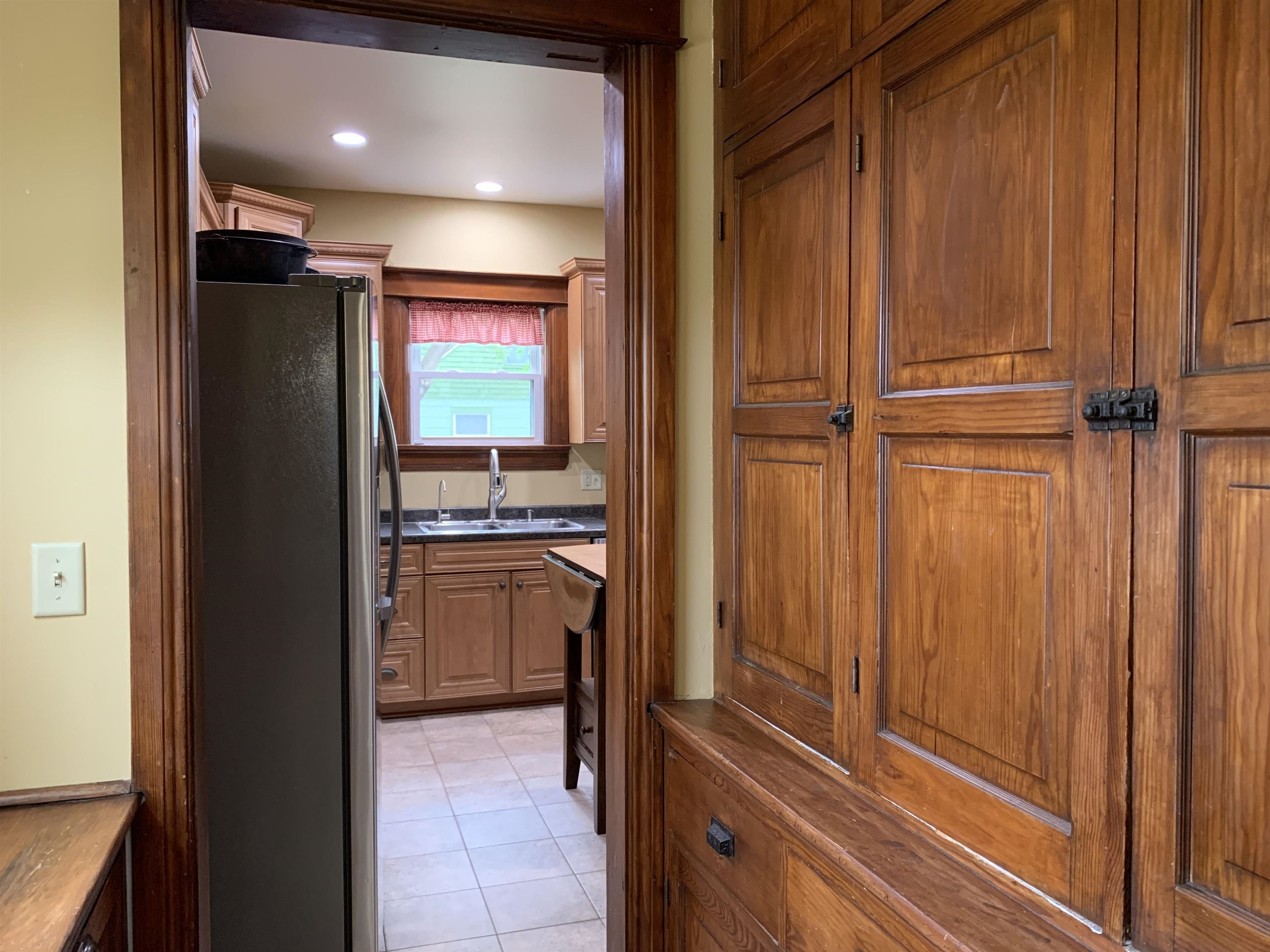 656 West James Street Columbus, WI 53925 - Photo 27 of 88