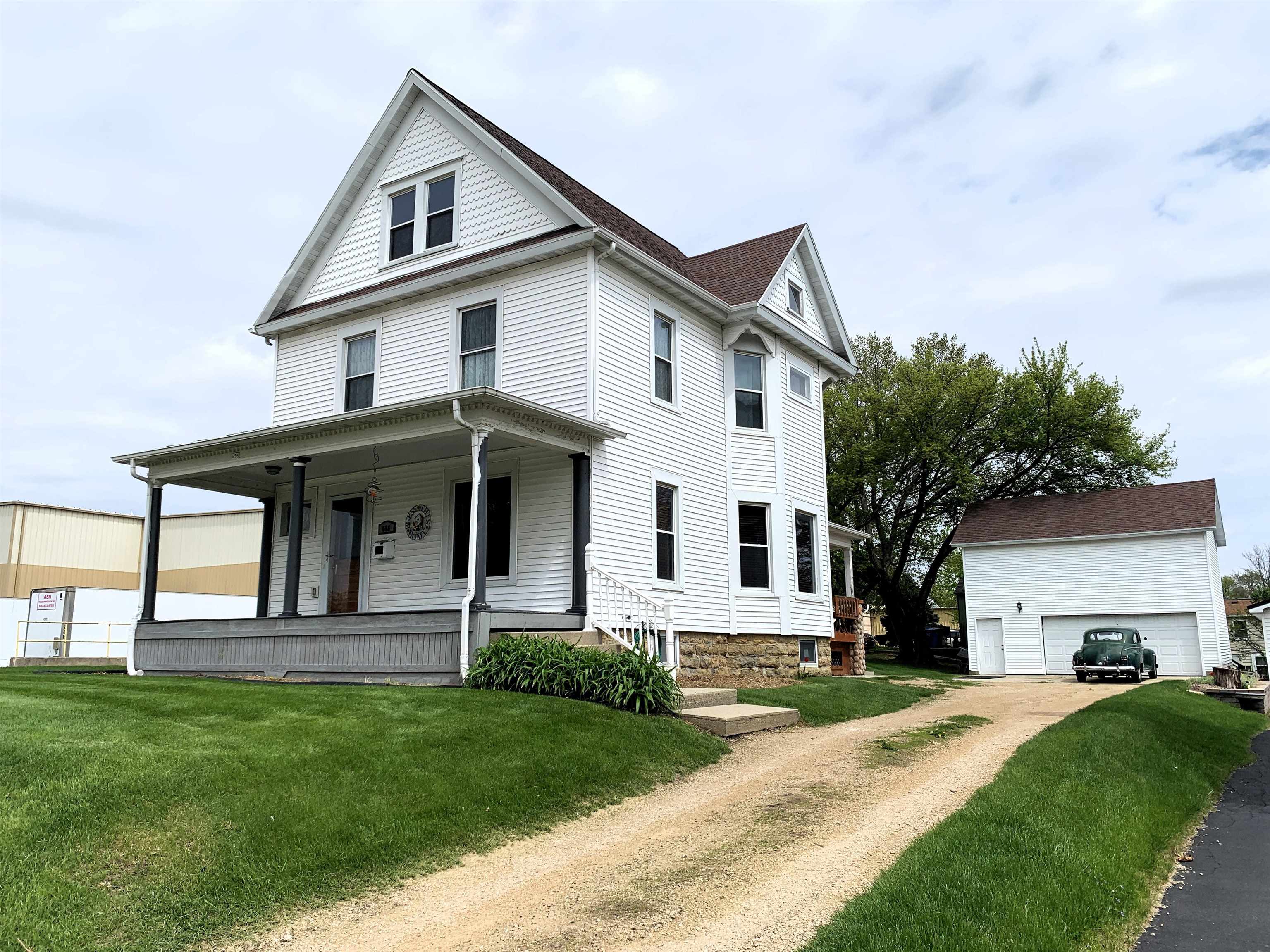 656 West James Street Columbus, WI 53925 - Photo 3 of 88