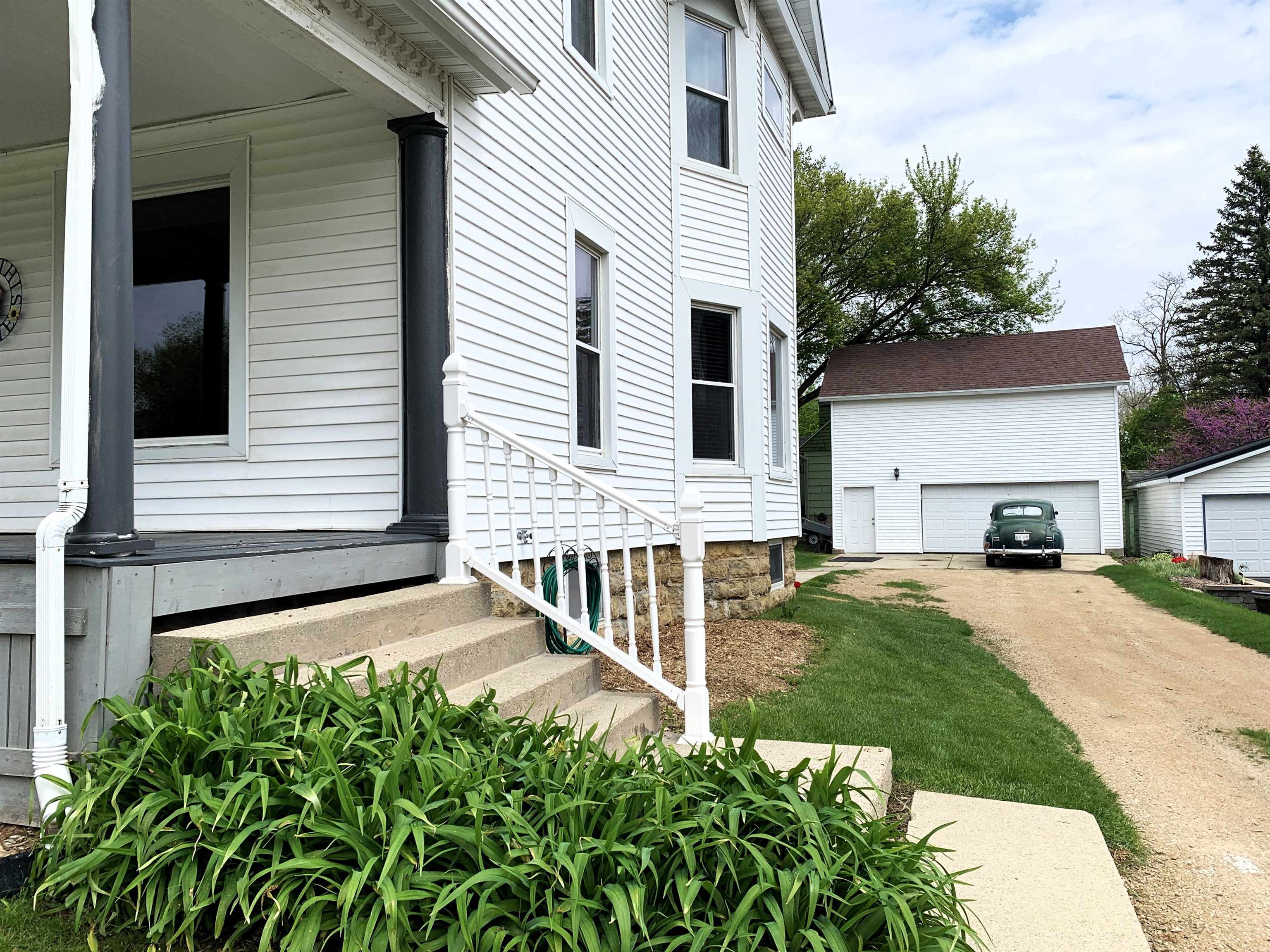 656 West James Street Columbus, WI 53925 - Photo 4 of 88