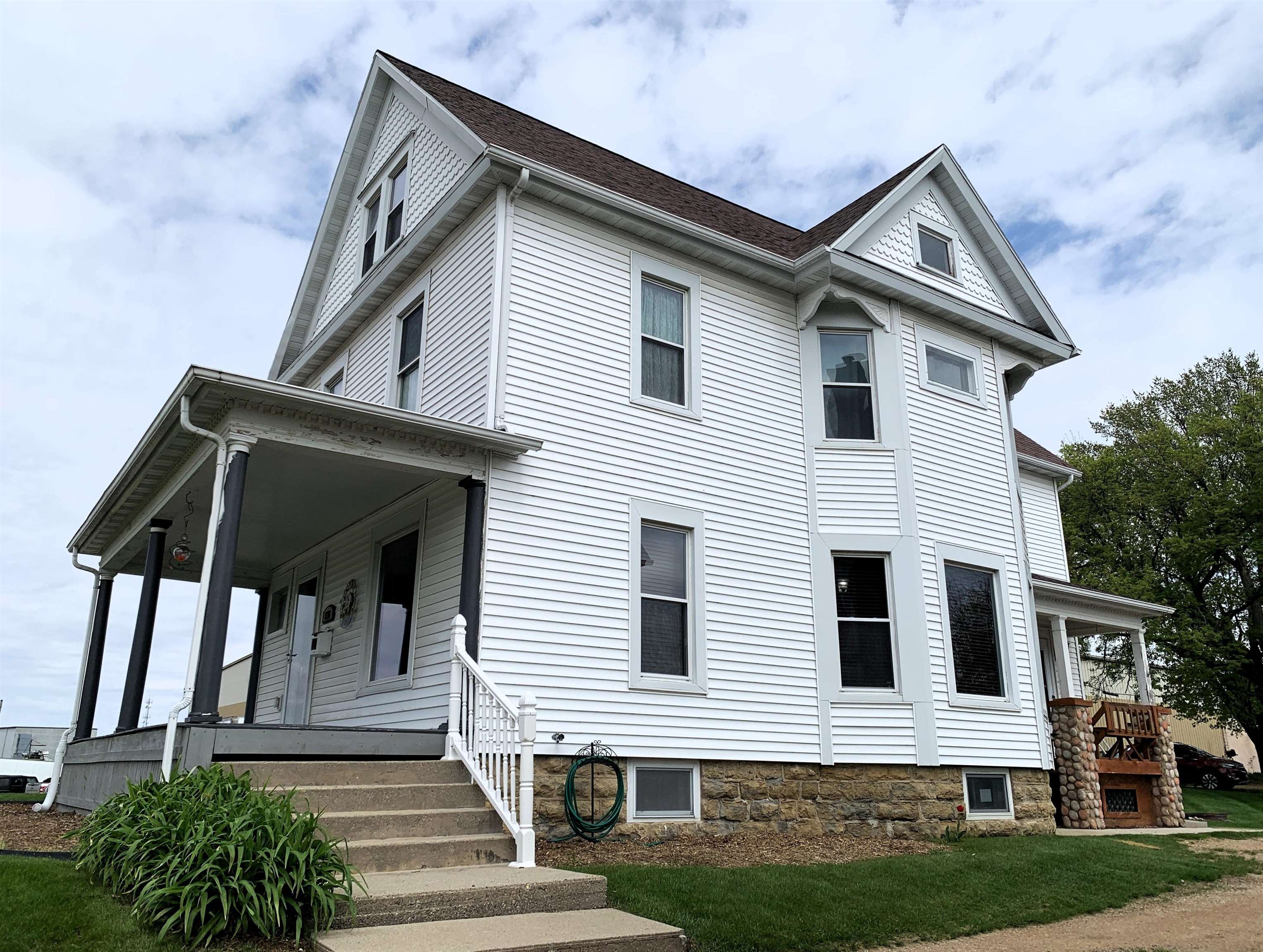 656 West James Street Columbus, WI 53925 - Photo 8 of 88