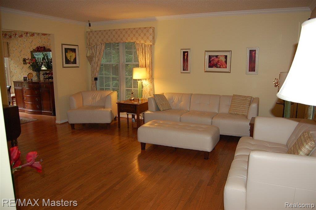34200 Willow Road New Boston, MI 48164 - Photo 2 of 28 DSC_0543.JPG