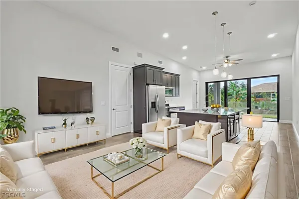 $2,150 | 3013 4th Street Southwest, Lehigh Acres, FL 33976