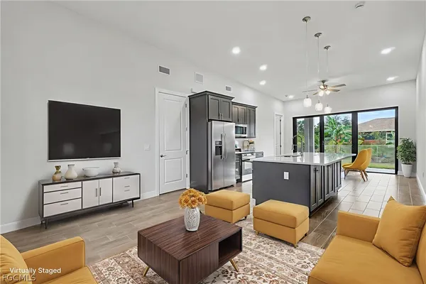 $2,150 | 3013 4th Street Southwest, Lehigh Acres, FL 33976