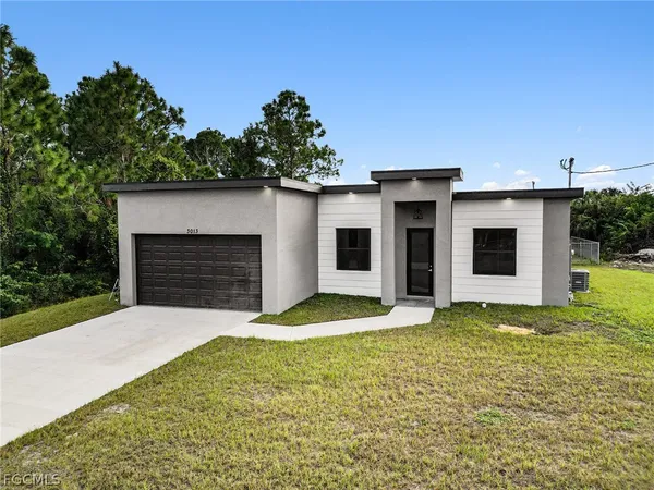 $2,150 | 3013 4th Street Southwest, Lehigh Acres, FL 33976