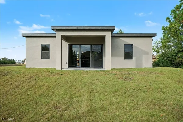 $2,150 | 3013 4th Street Southwest, Lehigh Acres, FL 33976