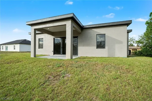 $2,150 | 3013 4th Street Southwest, Lehigh Acres, FL 33976
